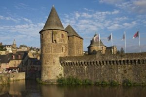 куда поехать на выходные в Европу, куда поехать на выходные во Франции, куда слетать на выходные в Европе, интересные места Европы, средневековые крепости Франции, старинные крепости в Европе, крепость Фужер