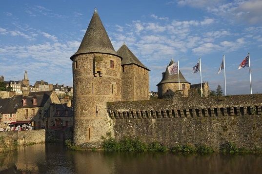 куда поехать на выходные в Европу, куда поехать на выходные во Франции, куда слетать на выходные в Европе, интересные места Европы, средневековые крепости Франции, старинные крепости в Европе, крепость Фужер