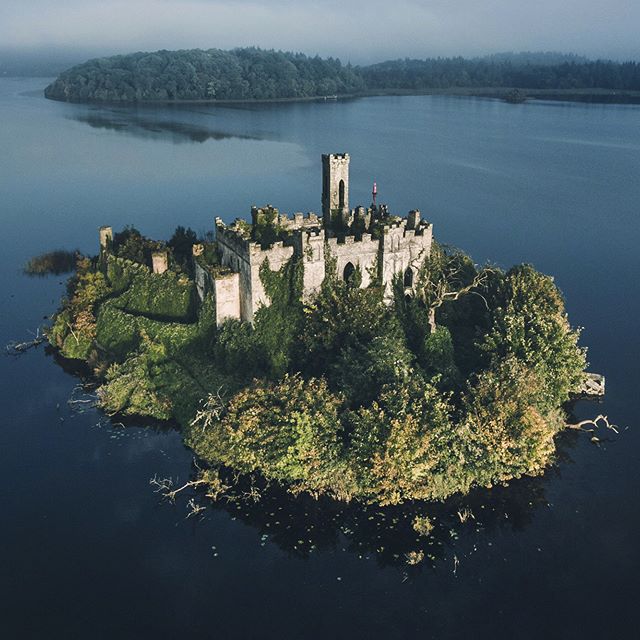 Заброшенный замок на острове в ирландии купить квартиру в торревьехе дешево