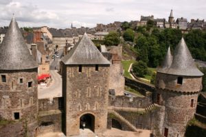 куда поехать на выходные в Европу, куда поехать на выходные во Франции, куда слетать на выходные в Европе, интересные места Европы, средневековые крепости Франции, старинные крепости в Европе, крепость Фужер