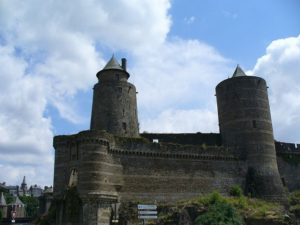 куда поехать на выходные в Европу, куда поехать на выходные во Франции, куда слетать на выходные в Европе, интересные места Европы, средневековые крепости Франции, старинные крепости в Европе, крепость Фужер