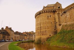 куда поехать на выходные в Европу, куда поехать на выходные во Франции, куда слетать на выходные в Европе, интересные места Европы, средневековые крепости Франции, старинные крепости в Европе, крепость Фужер