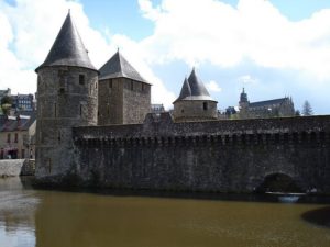 куда поехать на выходные в Европу, куда поехать на выходные во Франции, куда слетать на выходные в Европе, интересные места Европы, средневековые крепости Франции, старинные крепости в Европе, крепость Фужер