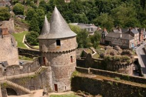 куда поехать на выходные в Европу, куда поехать на выходные во Франции, куда слетать на выходные в Европе, интересные места Европы, средневековые крепости Франции, старинные крепости в Европе, крепость Фужер