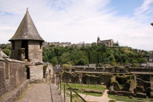 куда поехать на выходные в Европу, куда поехать на выходные во Франции, куда слетать на выходные в Европе, интересные места Европы, средневековые крепости Франции, старинные крепости в Европе, крепость Фужер