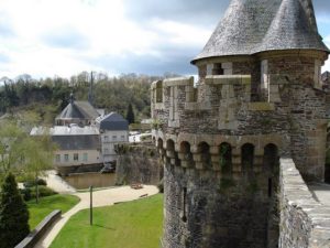 куда поехать на выходные в Европу, куда поехать на выходные во Франции, куда слетать на выходные в Европе, интересные места Европы, средневековые крепости Франции, старинные крепости в Европе, крепость Фужер