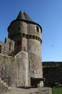 куда поехать на выходные в Европу, куда поехать на выходные во Франции, куда слетать на выходные в Европе, интересные места Европы, средневековые крепости Франции, старинные крепости в Европе, крепость Фужер