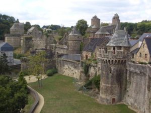 куда поехать на выходные в Европу, куда поехать на выходные во Франции, куда слетать на выходные в Европе, интересные места Европы, средневековые крепости Франции, старинные крепости в Европе, крепость Фужер