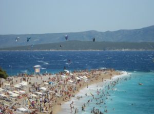 куда поехать на выходные в Европу,лучшие пляжи Европы, где отдохнуть в Европе, куда слетать на выходные в Европе, морской отдых в Европе, пляжный отдых в Европе, пляж Золотой Рог в Хорватии,пляж Золотой Рог в Хорватии как добраться