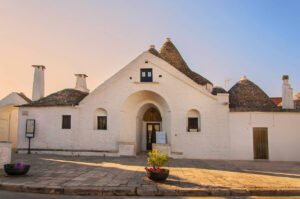 Trullo Sovrano alberobello, Альберобелло трулли в Италии. Альберобелло фото, тулло Соврано Альберобелло