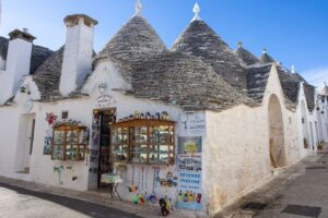 smallest trullo Alberobello, Альберобелло трулли в Италии, Альберобелло фото