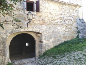 самый маленький город в мире, куда поехать в Хорватии, что посмотреть в Хорватии, Хорватия Хум, куда поехать на выходные, интересные места в Европе, интересные места в Хорватии, куда слетать на выходные в Европу