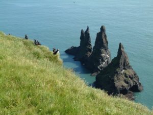 куда поехать на выходные в Исландии, черный пляж, пляж с черным песком, самый красивый пляж в мире, куда поехать на выходные в Европе, черный пляж в Исландии