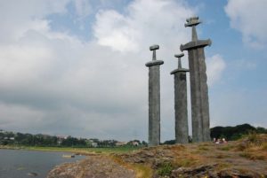 Памятник Мечи в камне (Sverd i fjell) в Норвегии