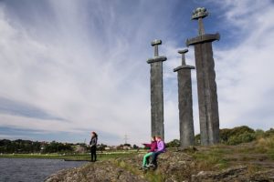 Памятник Мечи в камне (Sverd i fjell) в Норвегии