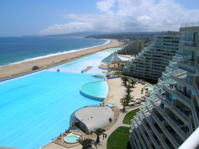 самый большой бассейн в мире, отдых в Чили, отдых самый большой бассейн в мире, самый большой бассейн в мире Альгарробо