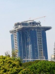 заброшенный особняк, заброшенный дом на небоскребе, заброшенный пентхаус на небоскребе, заброшенная вилла на небоскребе в бангалоре, заброшенная вилла на небоскребее