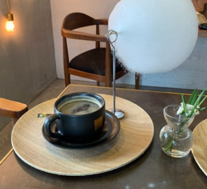 кофе со сладкой ватой, кофе с облаком сладкой ваты, кофе с сахарной ватой, кофе с облаком сладкой ваты, кофе с облаком сахарной ваты