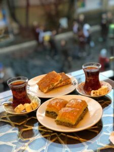 кафе Hafiz Mustafa 1864, адрес кафе и кондитерской Хафиз Мустафа 1864 в Стамбуле, где продают самые вкусные турецкие сладости в Стамбуле, как купить сладости Хафиз Мустафа 1864, Где Хафиз Мустафа 1864 в Стамбуле Х