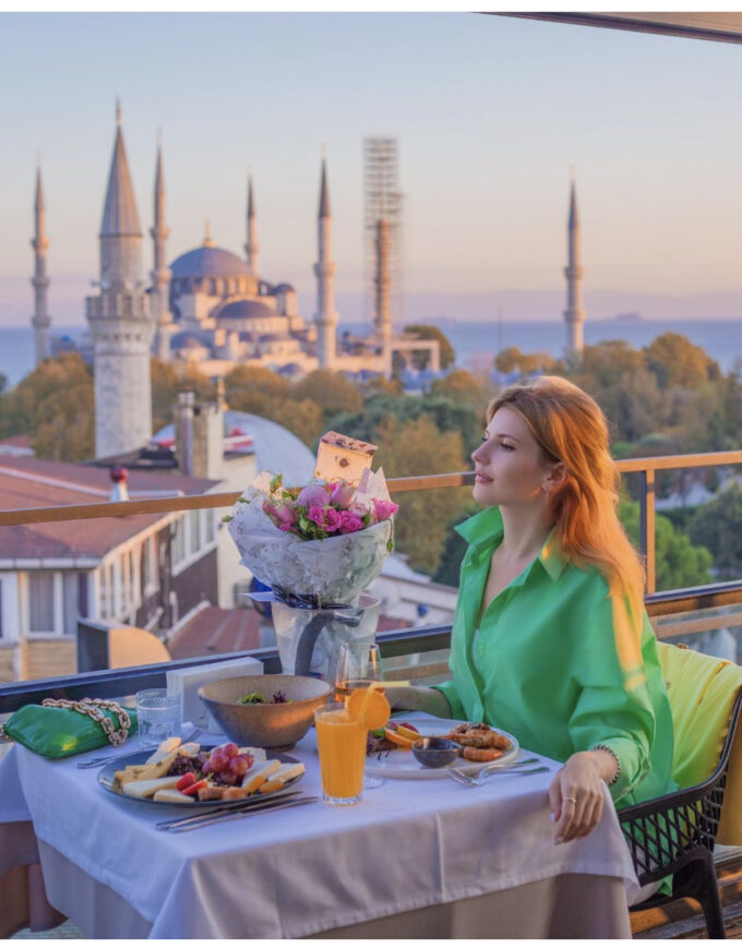 ресторан в Стамбуле на крыше с чайками, видовый ресторан в Стамбуле Seven Hills