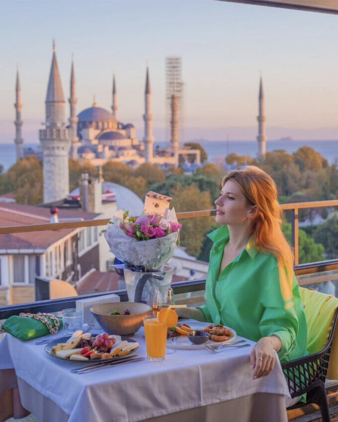 Лучший в Стамбуле ресторан на крыше с чайками — Seven Hills