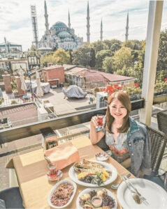 ресторан в Стамбуле на крыше с чайками, видовый ресторан в Стамбуле Seven Hills