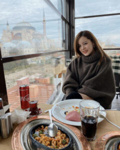 ресторан в Стамбуле на крыше с чайками, видовый ресторан в Стамбуле Seven Hills