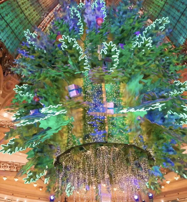 елка в галереи лафайет, Galeries Lafayette Париж 2022