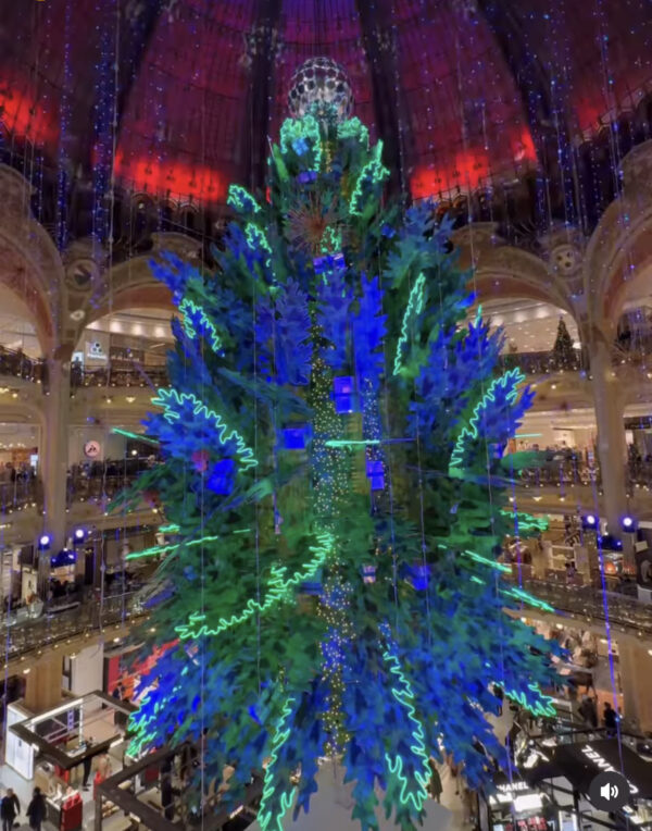 елка в галереи лафайет, Galeries Lafayette Париж 2022