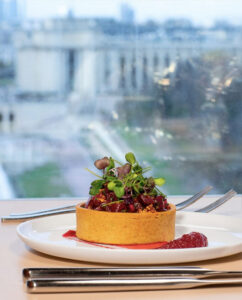 рестораны эйфелевой башни, рестораны на эйфелевой башне в париже, ресторан на эйфелевой башне на каком этаже, рестораны в эйфелевой башне, ресторан в эйфелевой башне Мадам Брассери, Мадам Брассери, в эйфелевой башне есть ресторан, сколько ресторанов в эйфелевой башне